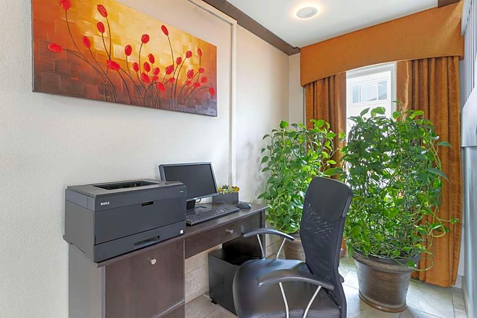 Quality Inn Newton at I-80