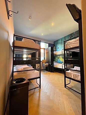 Private Room (6 Adults)