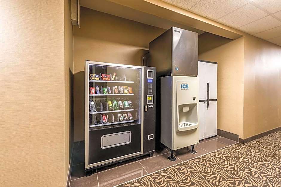 Comfort Inn & Suites Dayton Northwest - Englewood