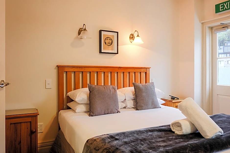 The Grand Hotel & Bar - Akaroa