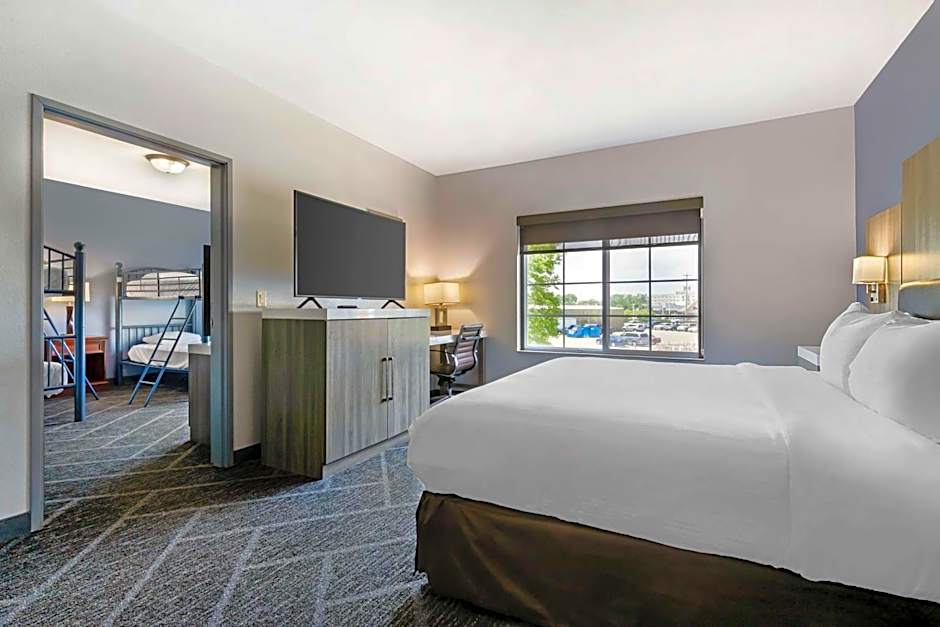 Best Western Plus Appleton Airport Mall Hotel