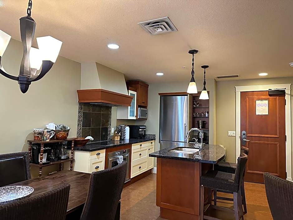 Solara Escape - 2BR Retreat with Pool - Hot Tub - Gym - Spa