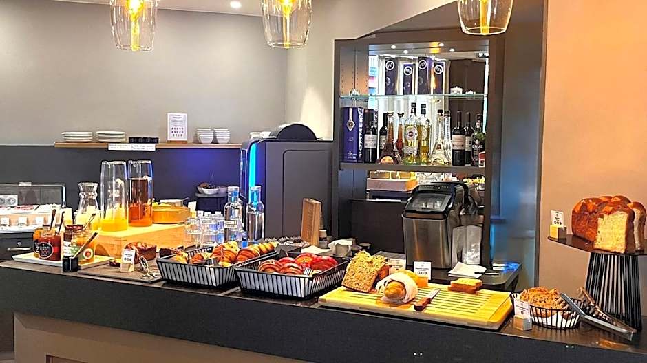 Hotel Sixteen Paris Montrouge