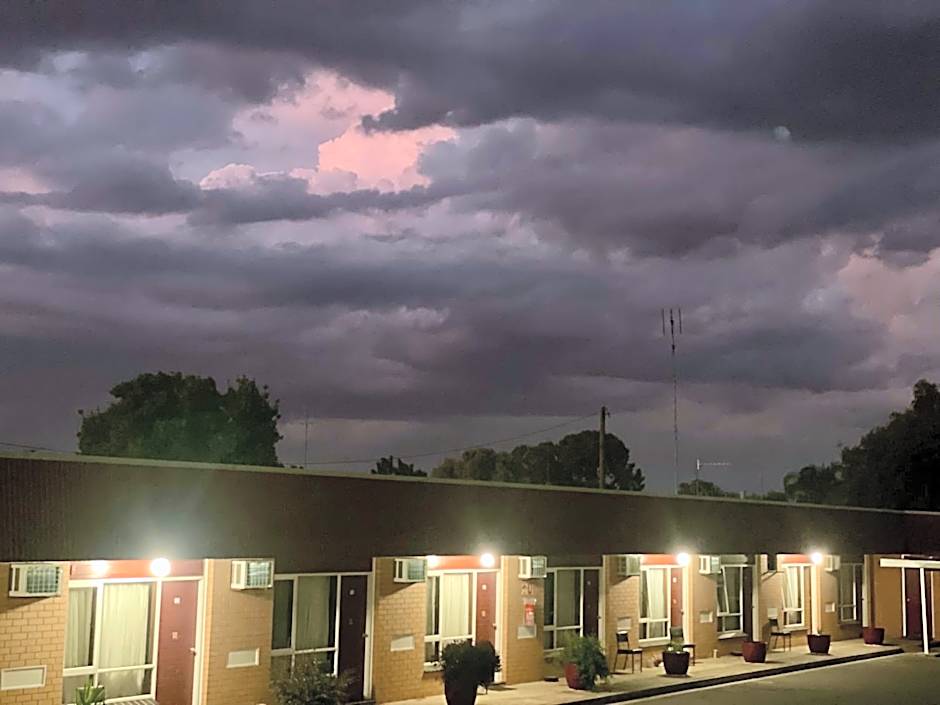 Century Motor Inn, Finley