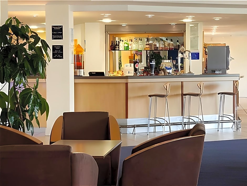 Holiday Inn Express Cardiff Airport