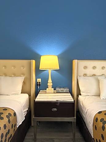 Deluxe Queen Room