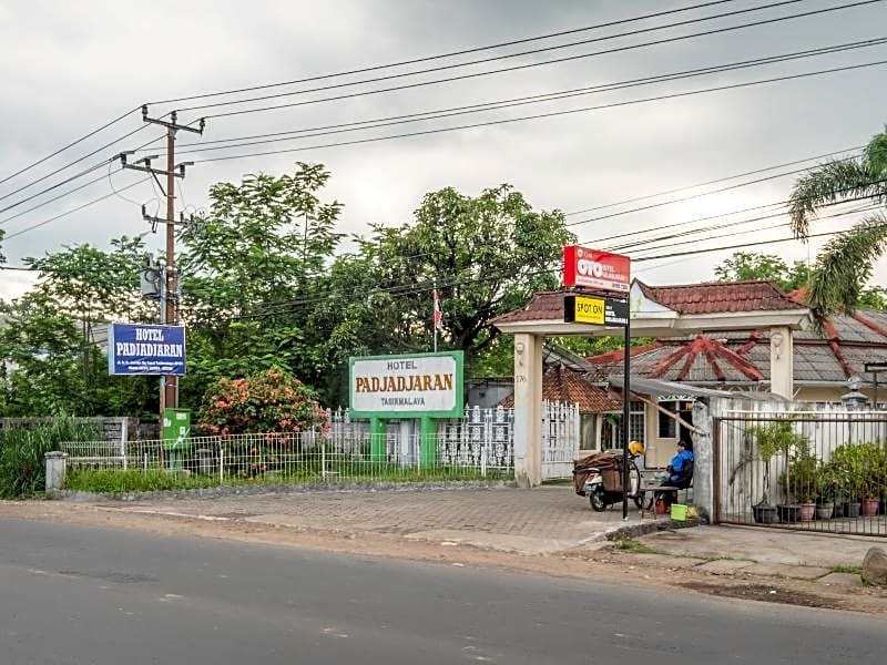 SPOT ON 2341 Hotel Padjajaran 2