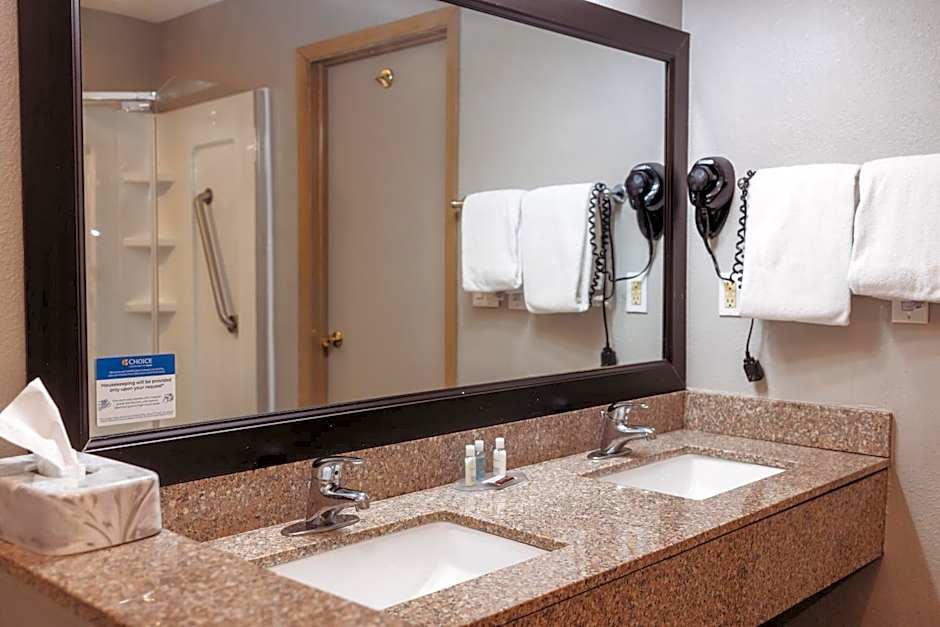 AmericInn by Wyndham Appleton Downtown