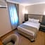 Moonshine Hotel & Suites