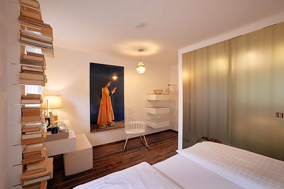 18Arts Hotel