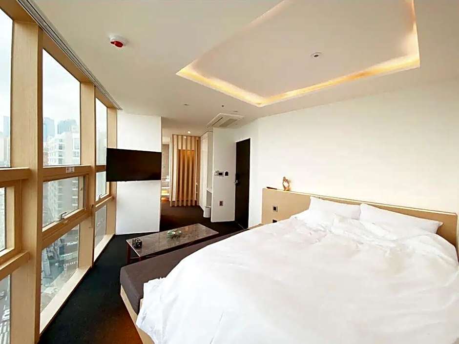 UH SUITE THE HAEUNDAE