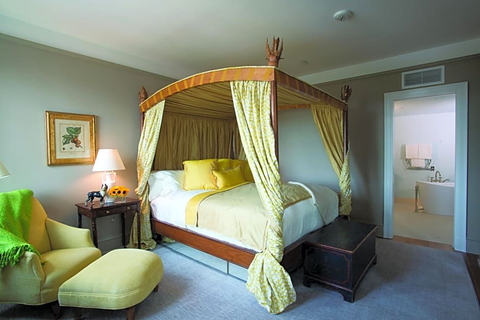 Photo 1 of 6 of Suite 14