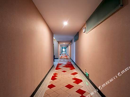 Borrman Hotel (Guangzhou Xinshi Baixin Plaza Qifu Road Branch)
