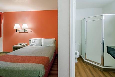 1 Queen Bed | Non-Smoking, Micfridge