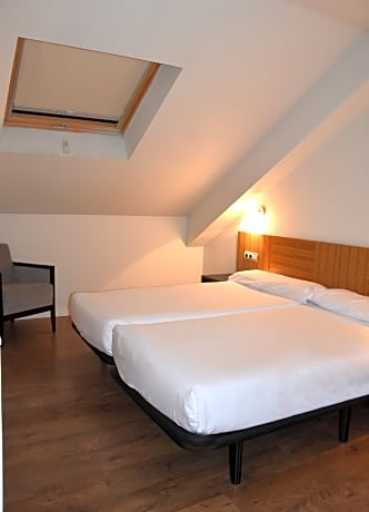 APARTMENT (4 ADULTS)