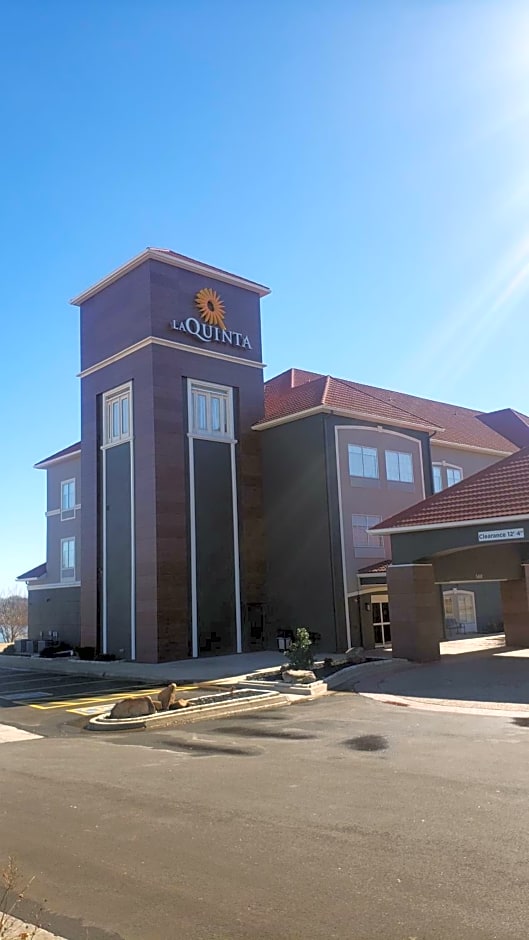 La Quinta Inn & Suites by Wyndham Shawnee