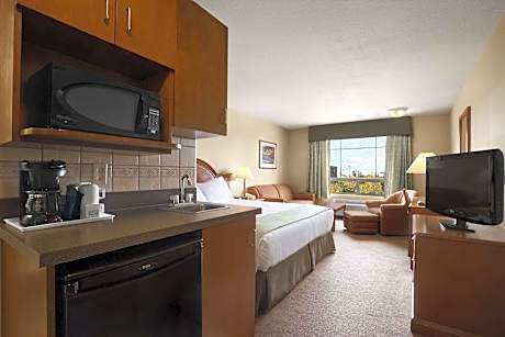 1 King Bed Kitchenette Non-Smoking