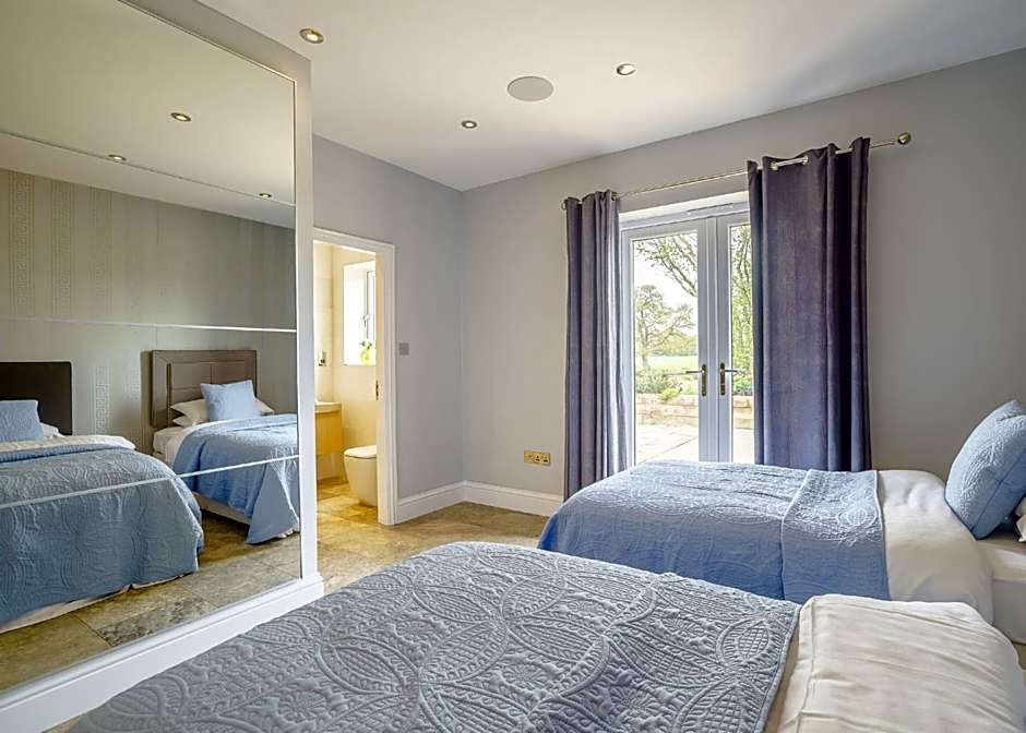 Ladera Retreat Lodges