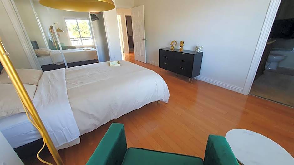 3 Bedroom Hollywood Gem