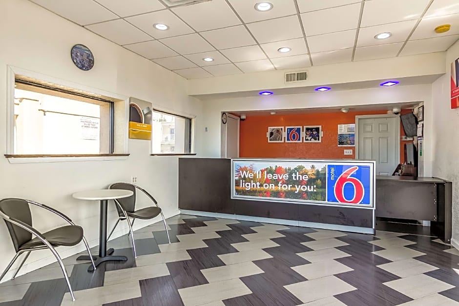 Motel 6 Elizabeth NJ Newark Liberty Intl Airport