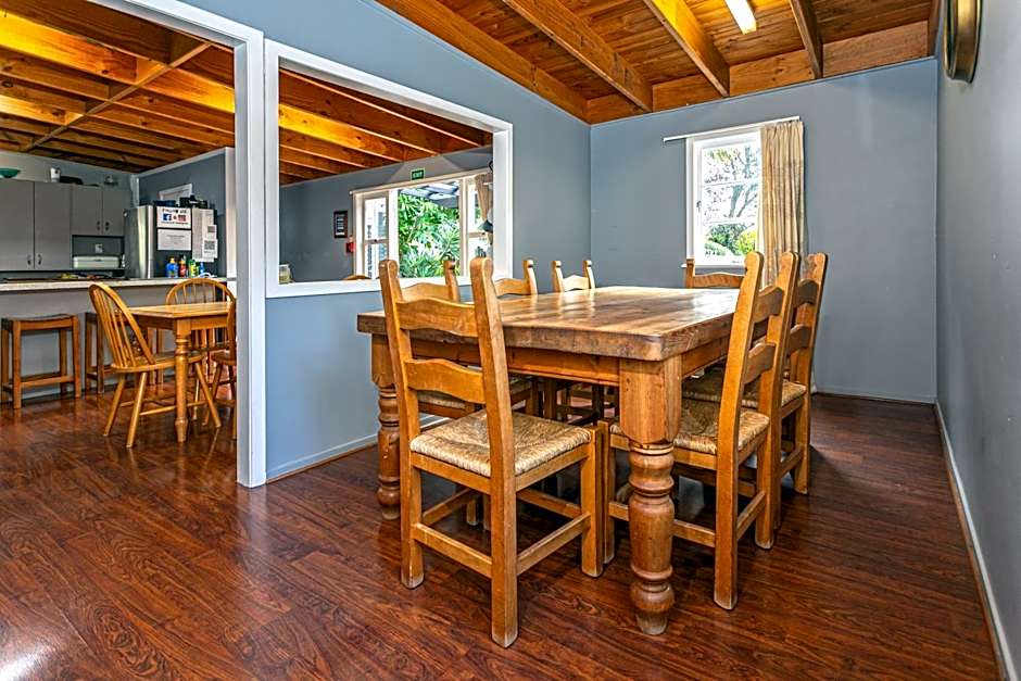 Lady Bowen Bed & Breakfast