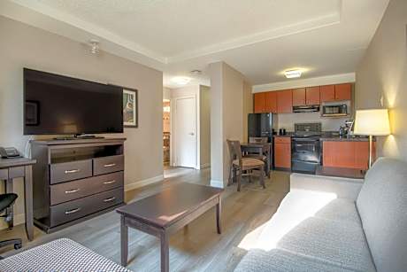 Coast One Bedroom King Suite