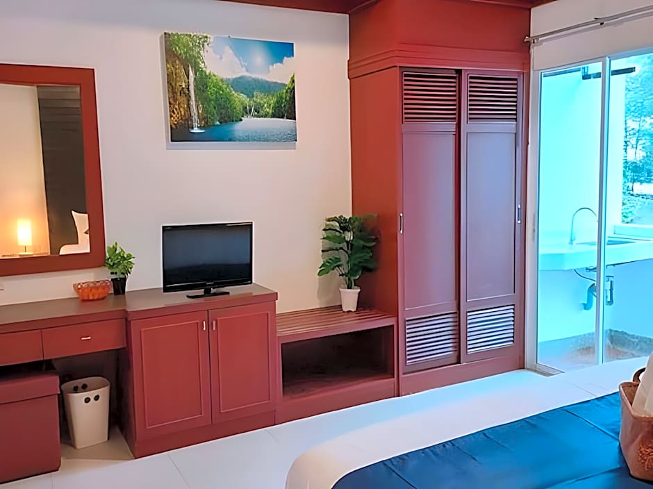 Aromdee @Naithon Beach