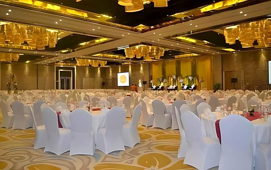 Harris Hotel & Residences Sunset Road