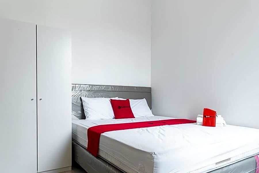 RedDoorz Plus @ EcoHome Citra Raya Tangerang
