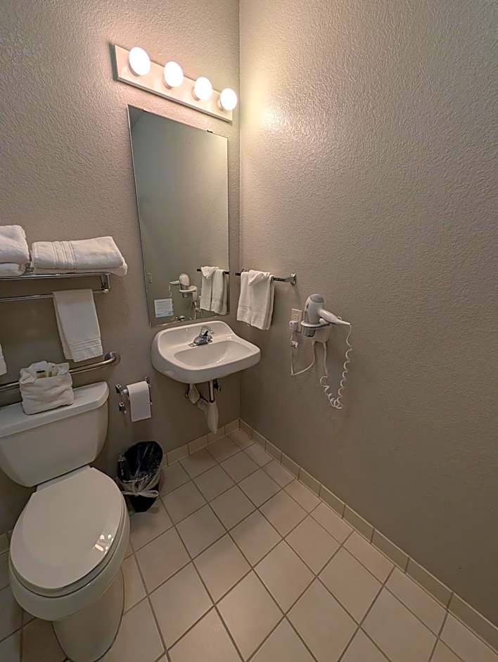 Days Inn & Suites by Wyndham Castle Rock