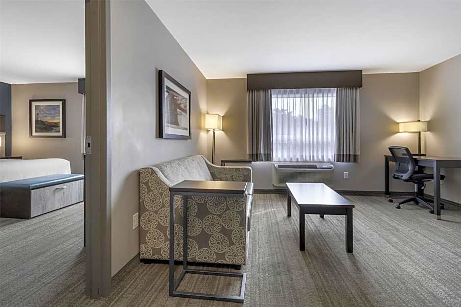 Best Western Plus Chocolate Lake Hotel