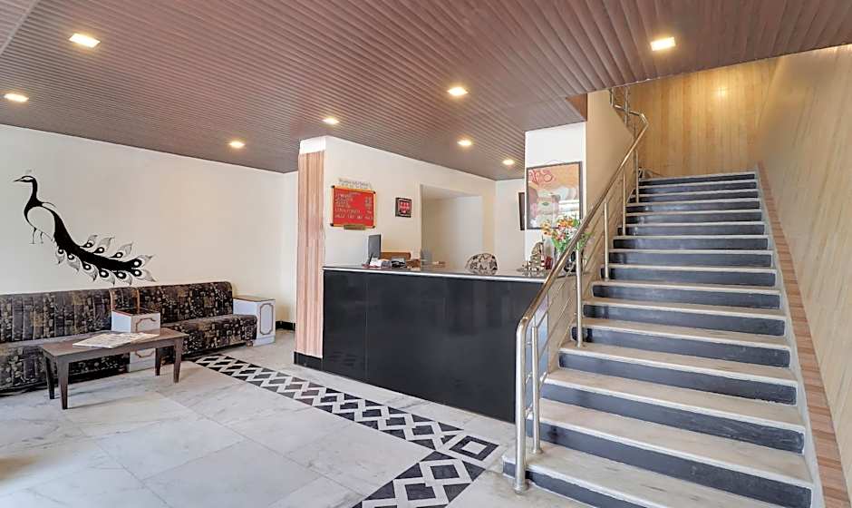 Treebo Mayur, Mall Road