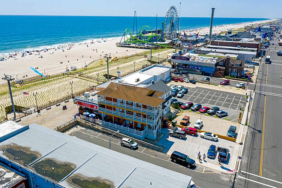 Boardwalk Hotel Charlee & Apartments Beach Hotel Oceanfront