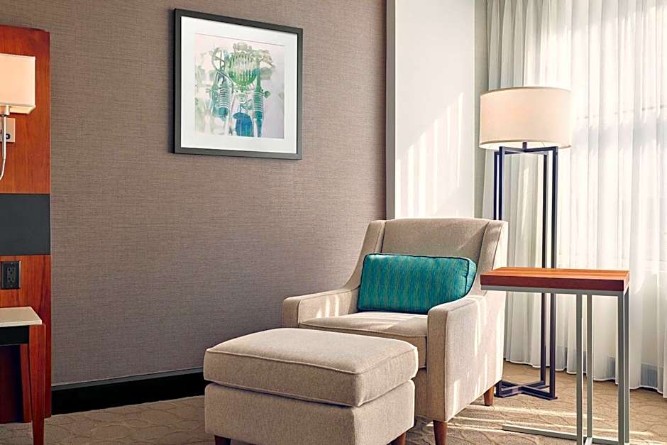 Delta Hotels by Marriott Milwaukee Northwest