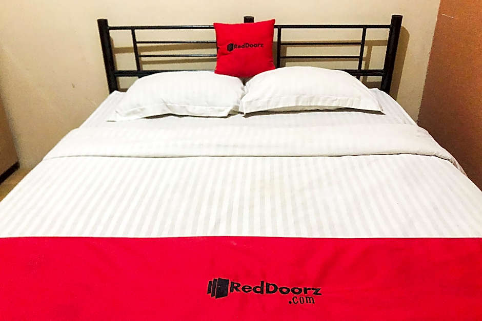 RedDoorz near RS Siloam Karawaci