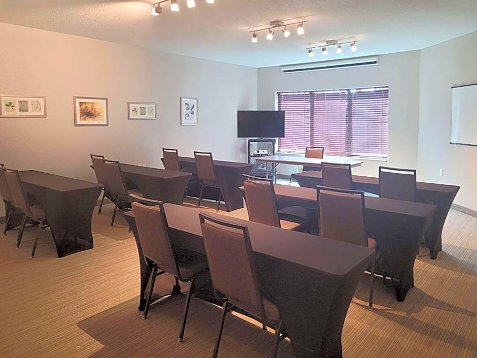 Country Inn & Suites by Radisson, Appleton Airport - Fox River Mall Area