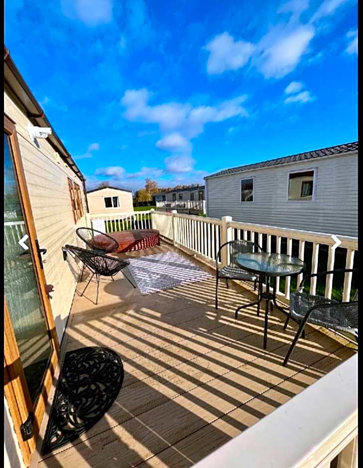 Photo 1 of 15 of Family, Terrace