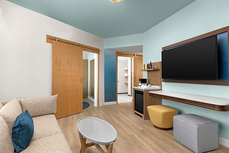 The Hiatus Clearwater Beach, Curio Collection by Hilton