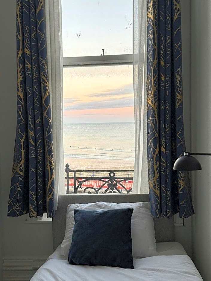 OYO Marine Parade Hotel, Eastbourne Pier