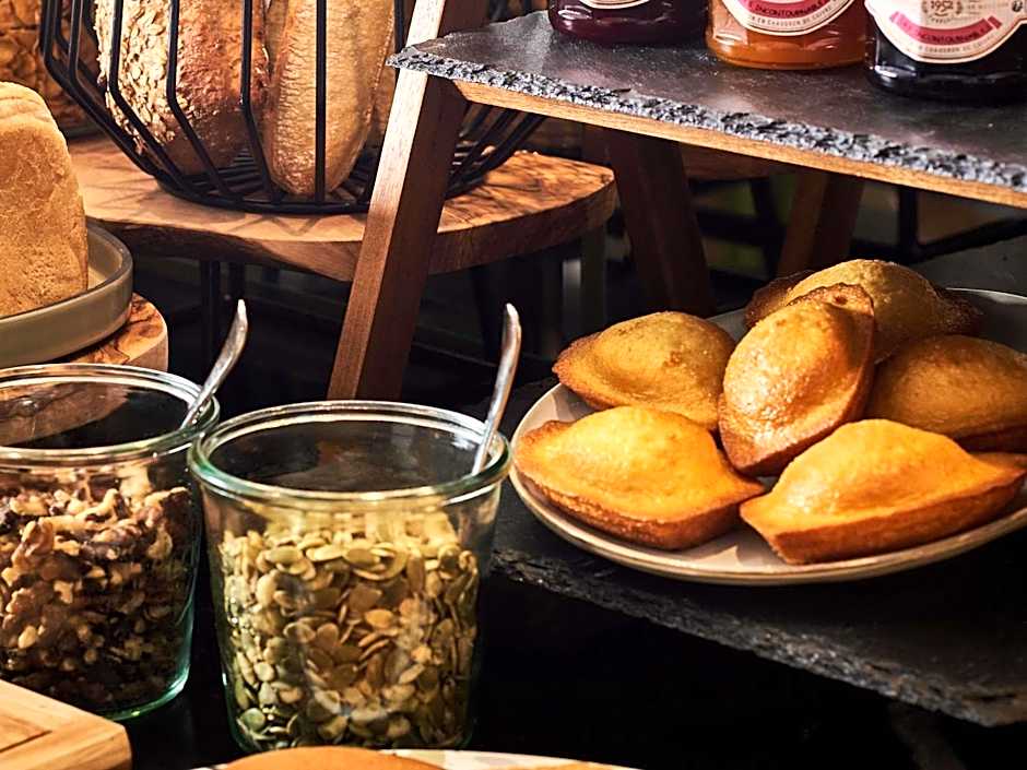 Mercure Paris Butte Montmartre Basilique