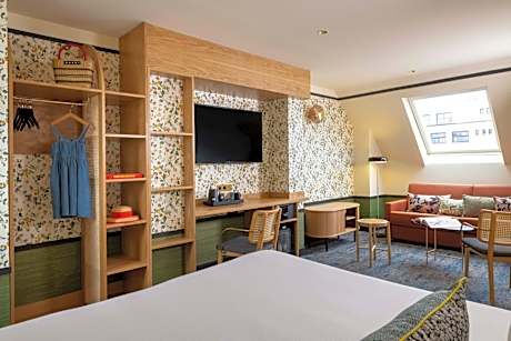 Junior King Suite with Sofa Bed