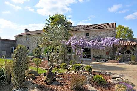 Chez Dominique et Bruno à 20 mm du PuyduFou