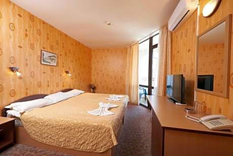 Twin Room with Balcony (2 Adult + 1 Child)