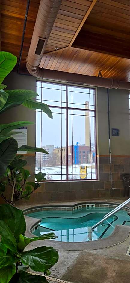 Canal Park Lodge