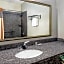 La Quinta Inn & Suites by Wyndham Mercedes Outlet Mall