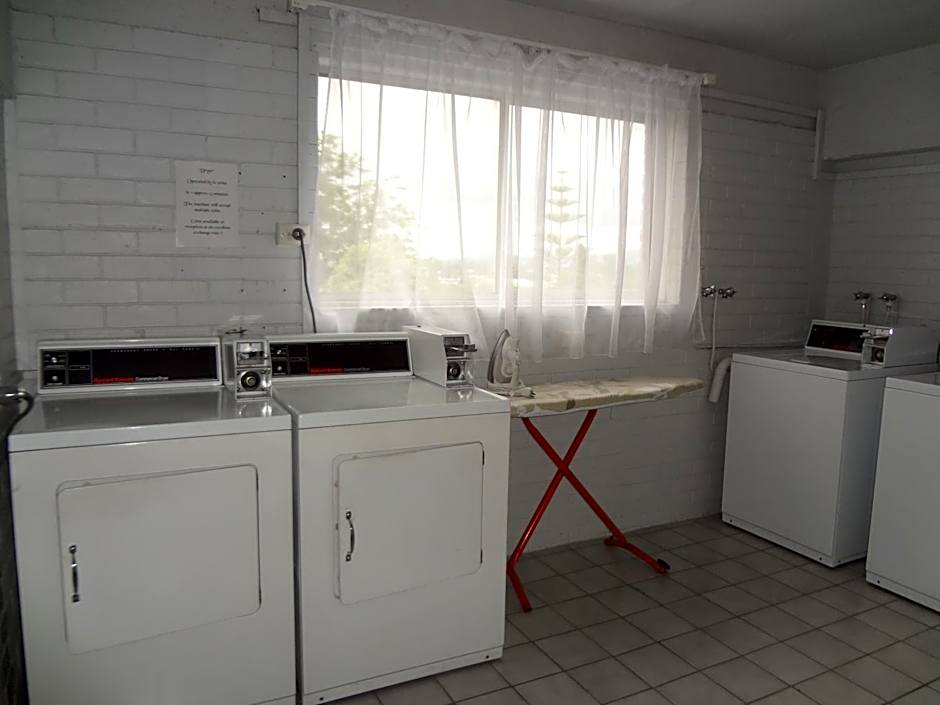 Adina Place Motel Apartments