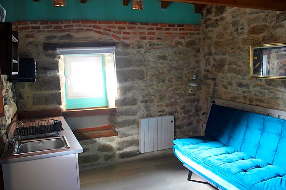 Conjunto Rural la Tejedora. Albergue y estudios familiares.