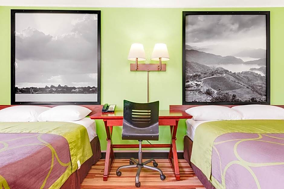 Super 8 by Wyndham Hagerstown I-70