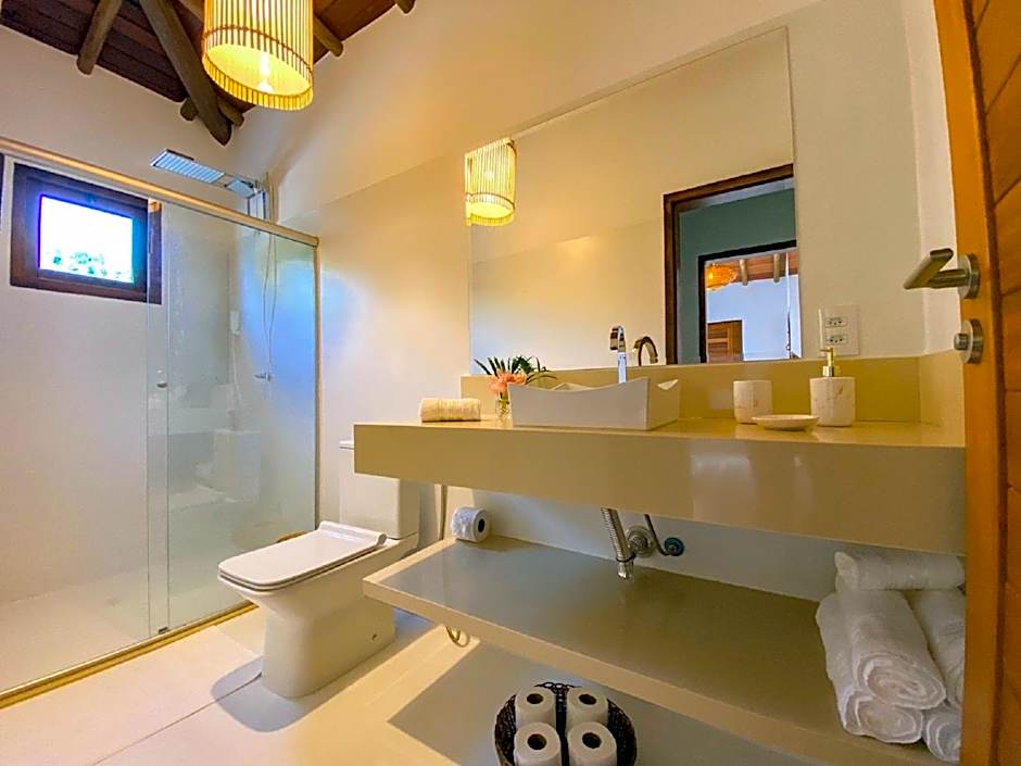 Casa Espaçosa com Piscina e Sauna Privativa! 6 Suítes!