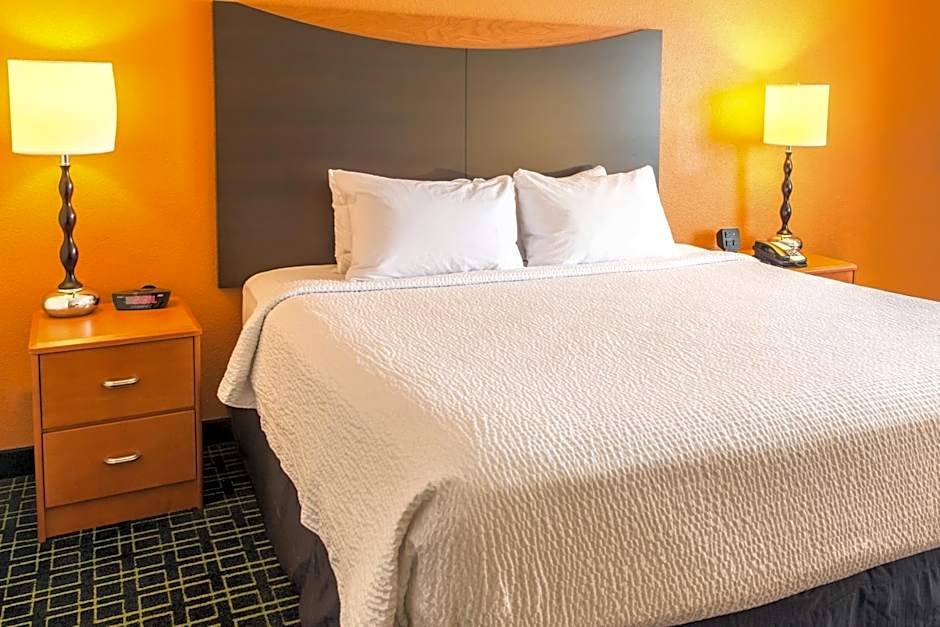 Fairfield Inn & Suites by Marriott Canton